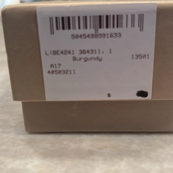 Brand New in box Burberry sunglasses - Picture 11 of 11